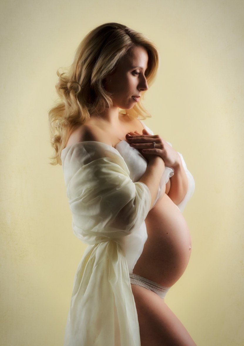 Mum-to-be in a flowing gold gown